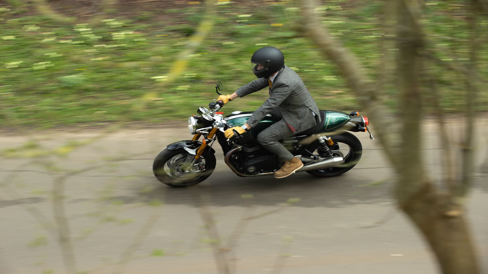 Triumph Thruxton FE DGR riding shot
